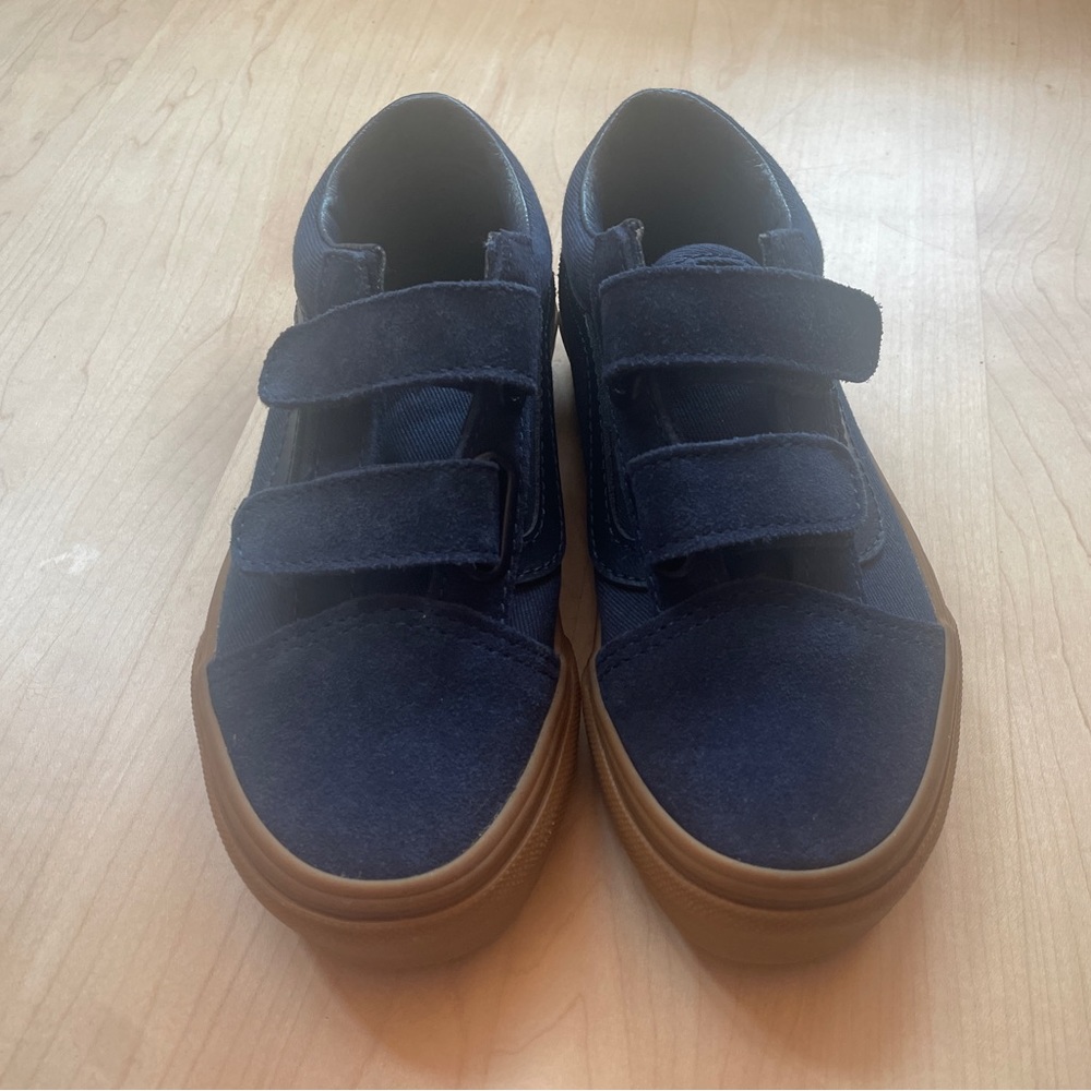 Kids size 12.5 Vans “off the wall” Velcro shoe.